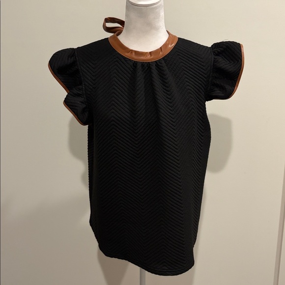 New With Tags Boutique Voy Black Quilted Flutter Sleeve Top Sz M - Picture 4 of 12